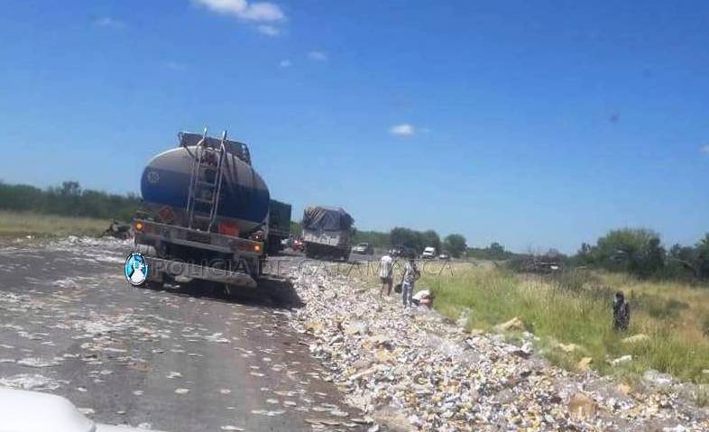 Volcó el acoplado de un camión en La Paz