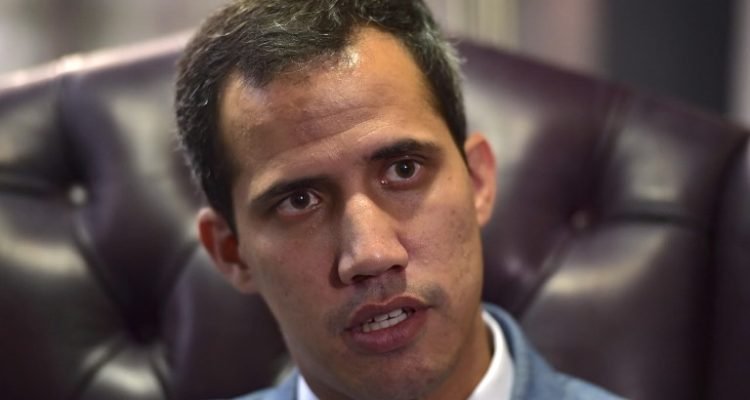 Guaidó llama a venezolanos a transformarse en voluntarios para ingresar ayuda humanitaria