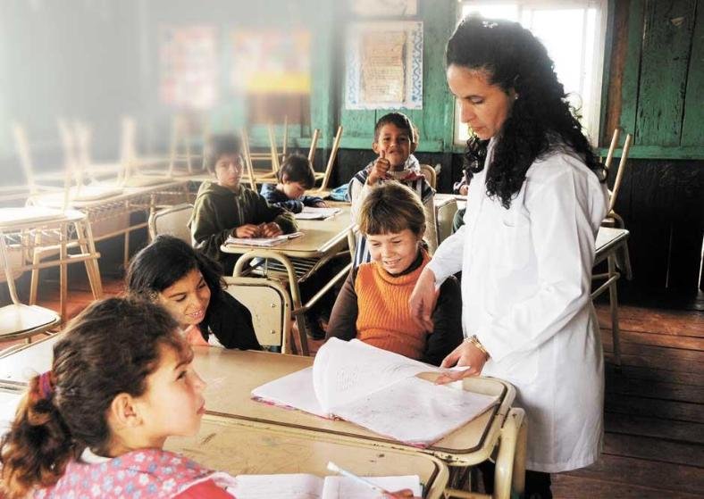 Los salarios de los docentes de grado cayeron un 14,5% durante el gobierno de Macri