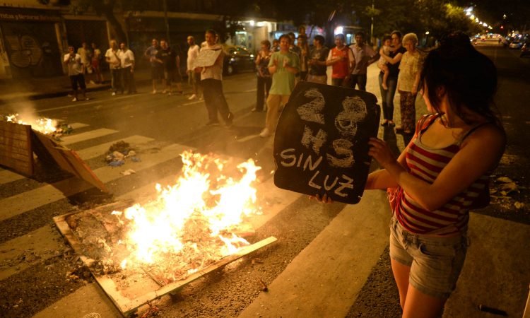 Pese a la suba de tarifas, aumentó 59% el promedio diario de cortes de luz en la era Cambiemos