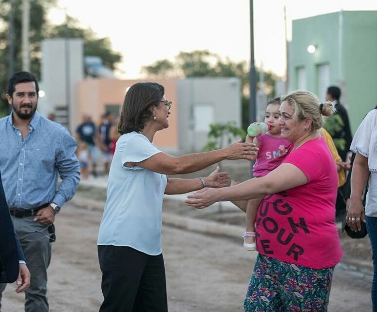 Lucía Corpacci entregó 37 viviendas en Valle Hermoso