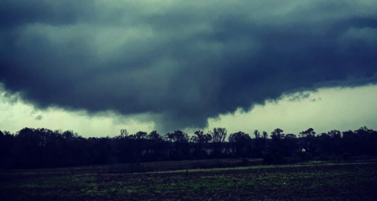 Aumentan a 23 las víctimas fatales por tornado en Estados Unidos