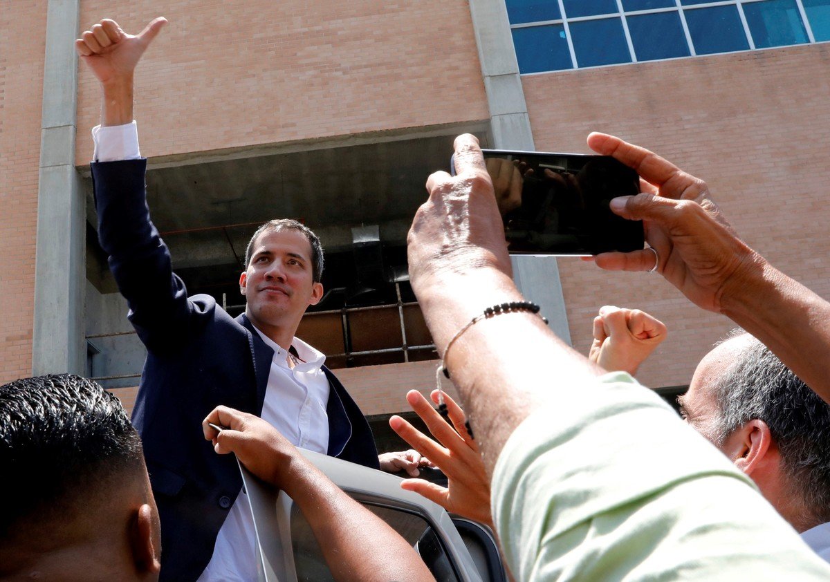 Guaidó llegó a Venezuela y encabezó una concentración convocando a nueva marcha para el sábado