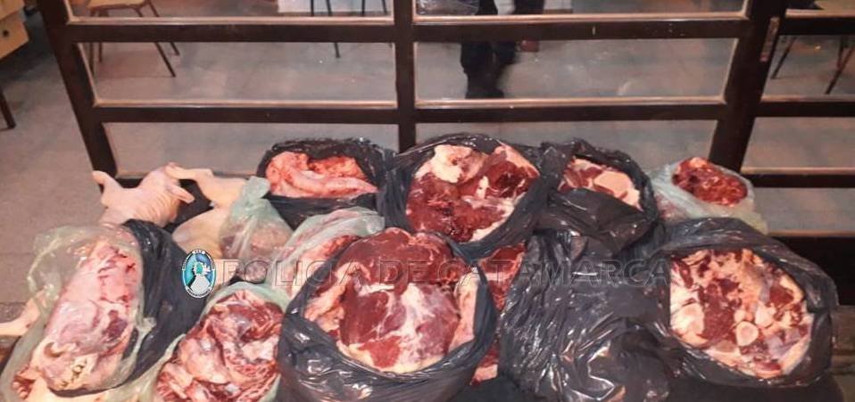 Decomisan carne vacuna y de cerdo en un puesto caminero de Valle Viejo