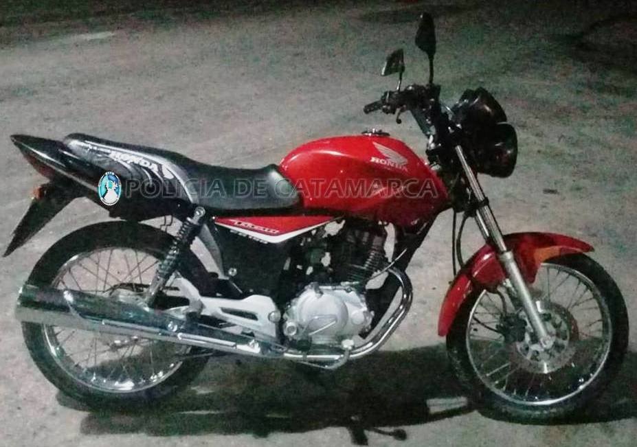 Aprehenden a un joven y secuestran una motocicleta requerida por la Justicia en Ambato