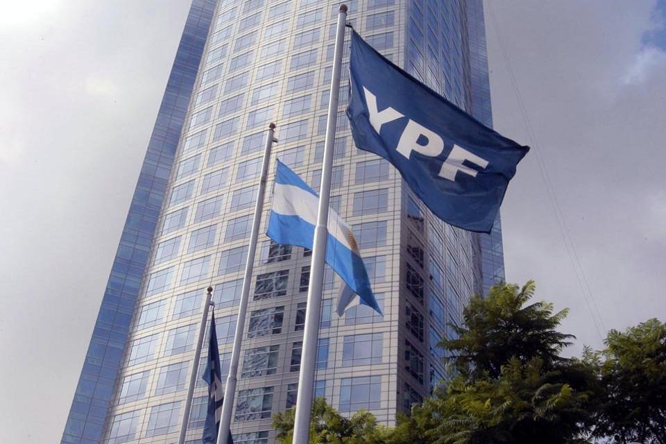 El guiño de los Estados Unidos duró poco: Comenzó un juicio millonario contra YPF y el Estado argentino en Nueva York