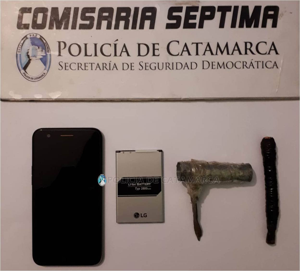 Aprehenden a un joven sospechado de un ilícito y recuperan un teléfono celular sustraído en la Capital