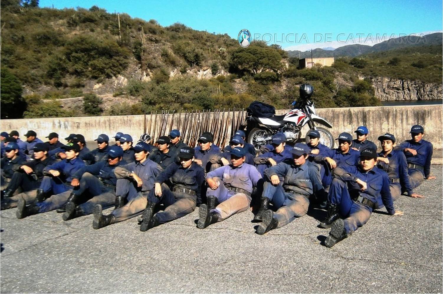 Autoridades policiales visitaron a los Aspirantes a Agentes en el Campamento de Pirquitas