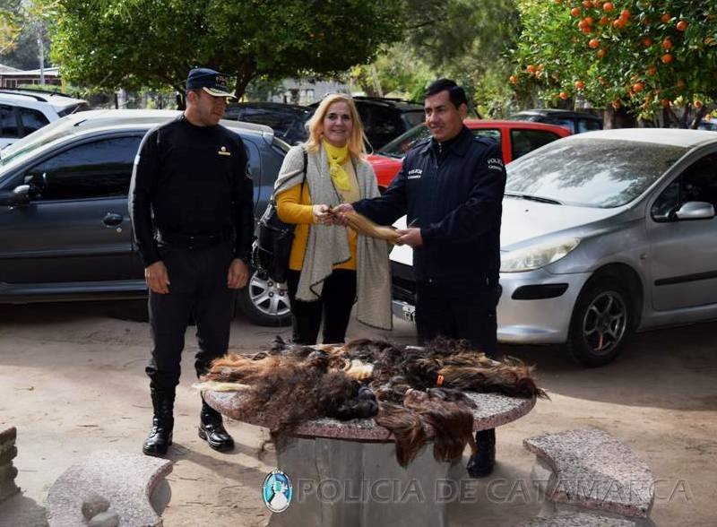 La policía donó el cabello de aspirantes, a la Fundación Soles