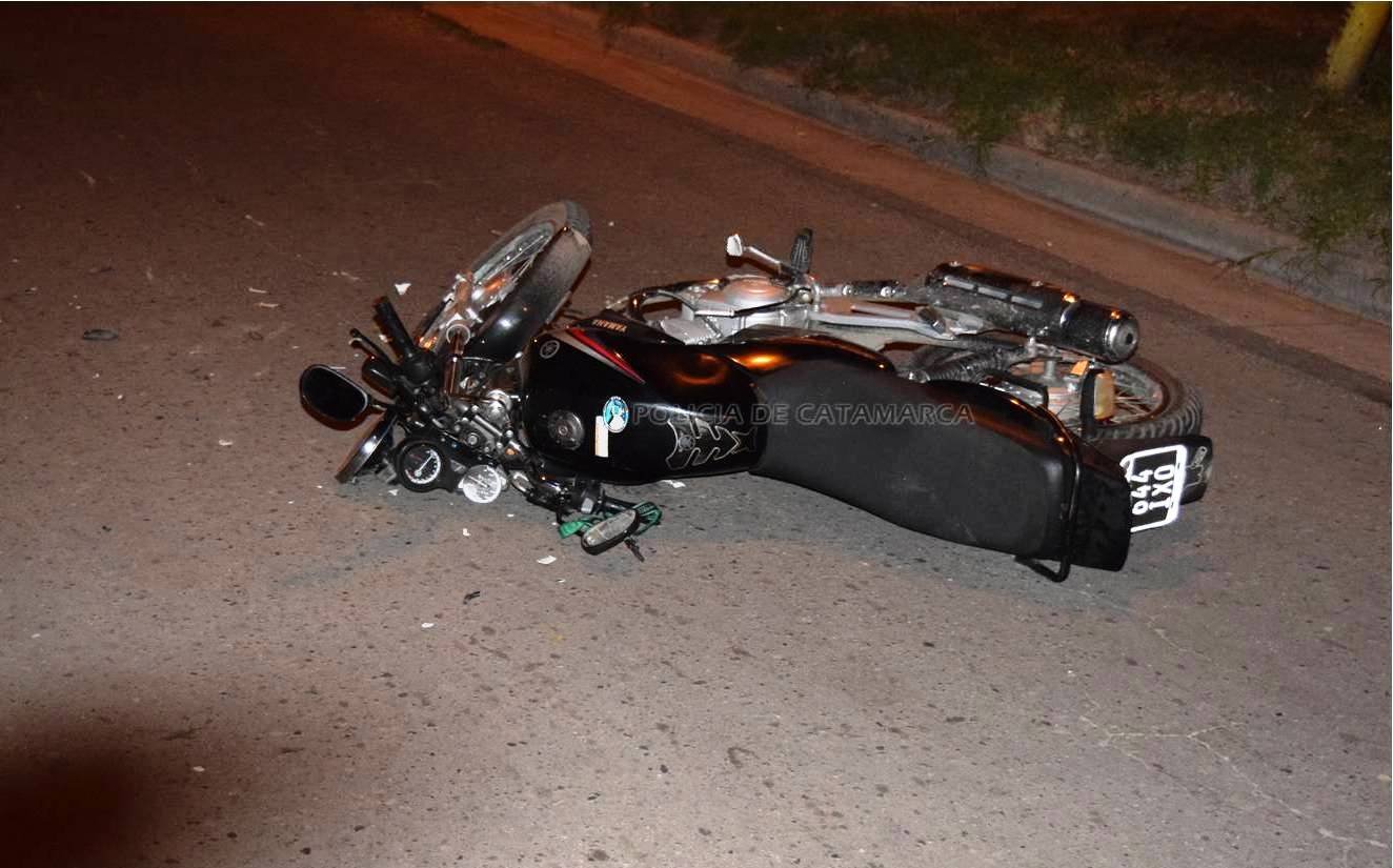 Derrapó en una moto y resultó lesionado