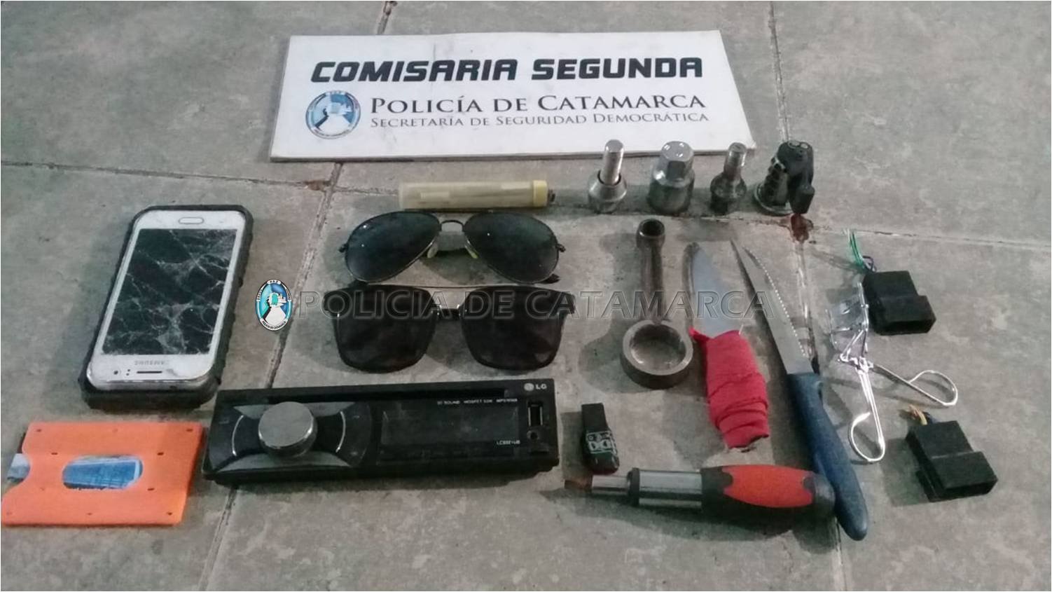 Detienen a un joven, secuestran un arma blanca y recuperan un estéreo robado