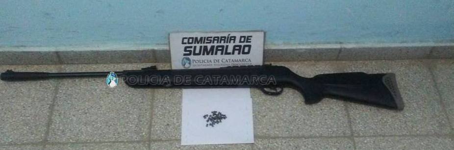 Arrestan a un joven y secuestran un rifle aire comprimido en Valle Viejo