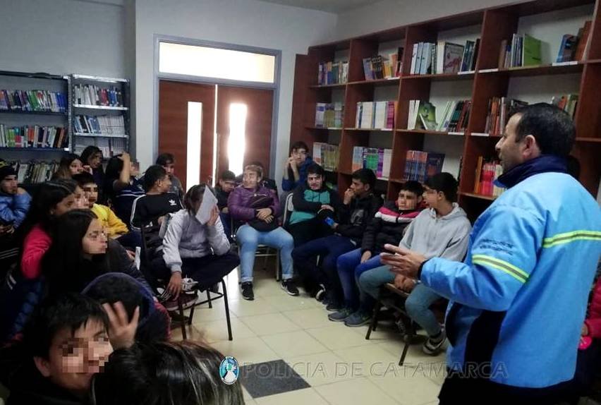 La Dirección de Seguridad Vial de la Policía de la Provincia  brindó charlas informativas en Escuelas de la Capital