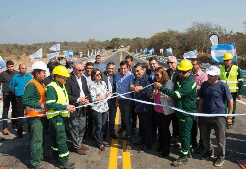 Lucía inauguró las obras sobre el Río Las Cañas