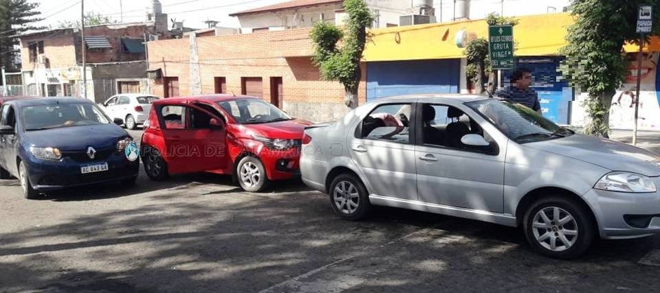 Tras un choque en cadena arrestan a un hombre en el sector oeste de la Capital