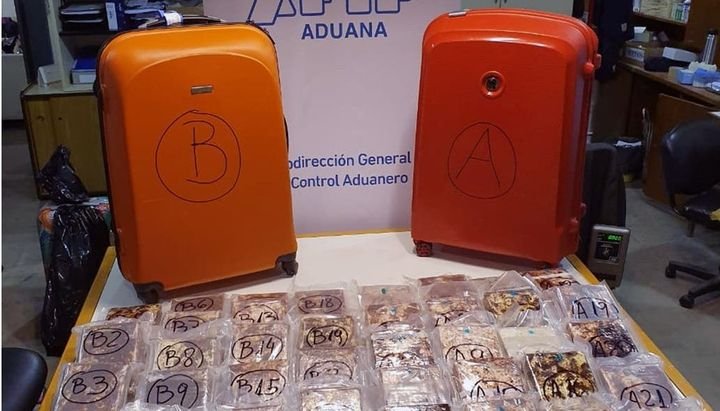 Encontraron más de 250 kilos de cocaína en el aeropuerto de Ezeiza dos horas antes del derrumbe