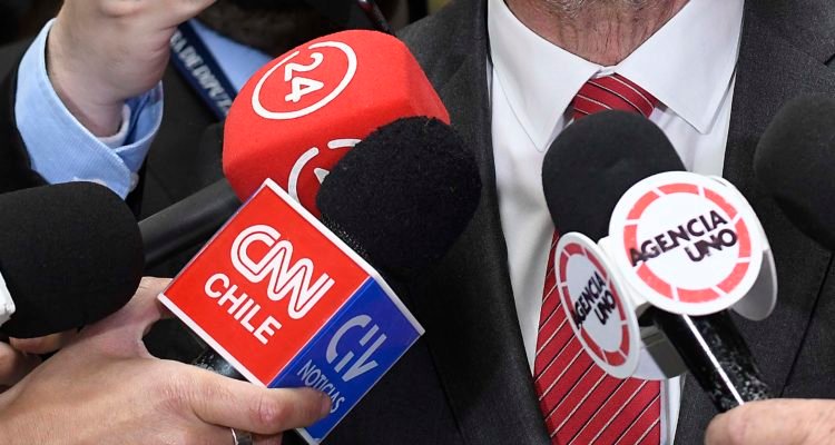 CHILE: Apuñalan a periodista de CHV durante marcha contra cambio climático y roban cámara del canal