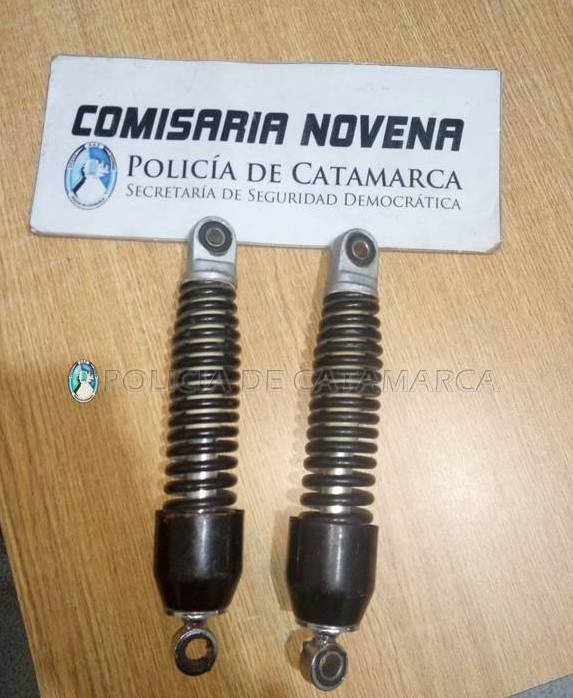 Aprehenden a dos jóvenes y secuestran motopartes de dudosa procedencia