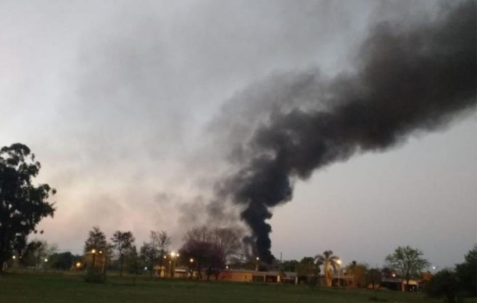 Se desató un incendio en la planta de Alpargatas en Aguilares