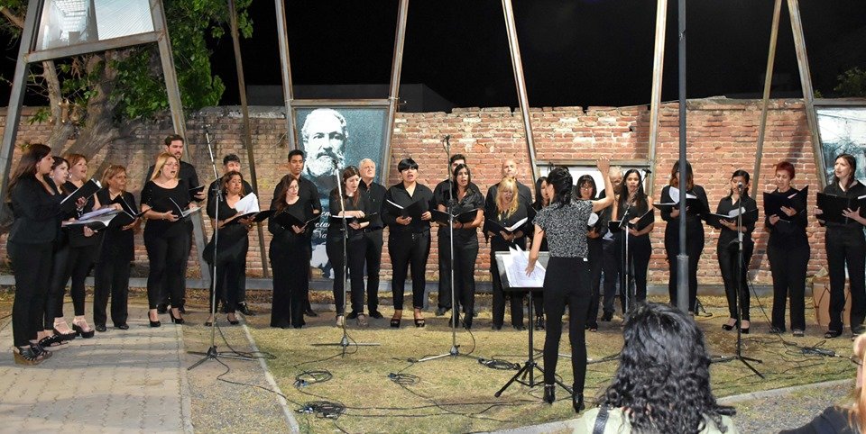El coro polifónico de la Provincia brilló en el escenario