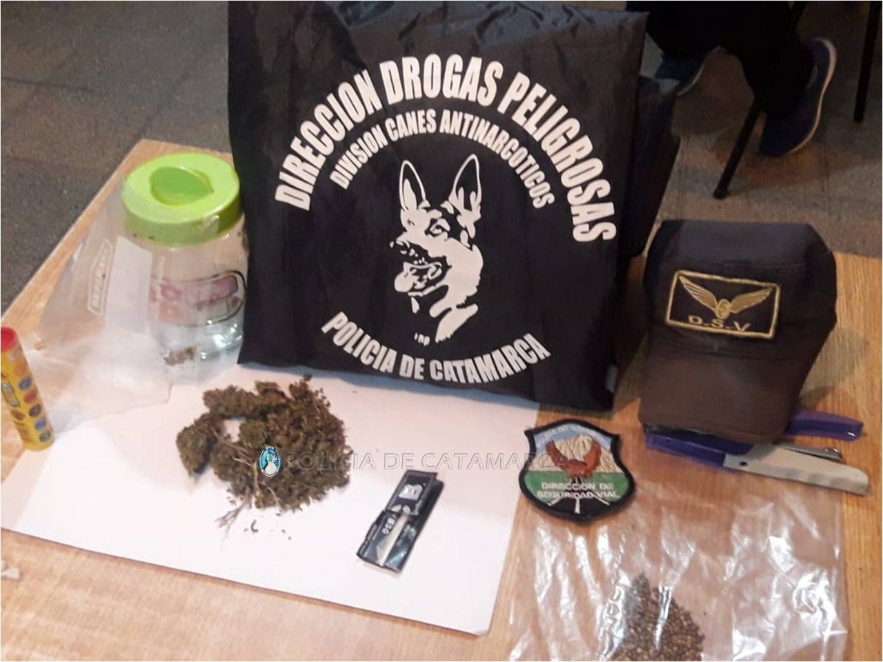Detienen a dos jóvenes que viajaban en colectivo con droga