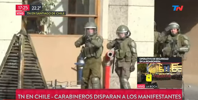Captan el momento exacto en que un carabinero disparó bala de goma a un periodista argentino