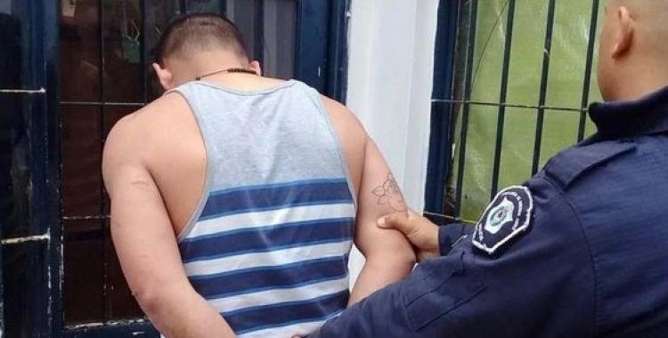 Policía y ladrón se emborracharon juntos y golpearon a 3 oficiales