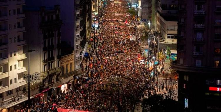 Multitudinaria marcha en Uruguay contra la intervención de los militares en la seguridad pública