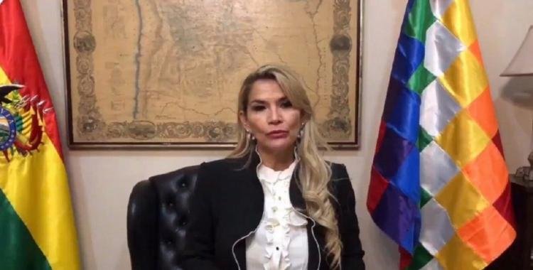 Añez admite las muertes de los manifestantes y ahora pide ayuda a la Iglesia