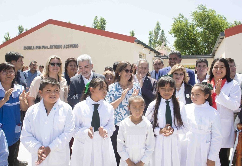 Lucía inauguró obras y entregó viviendas en Belén