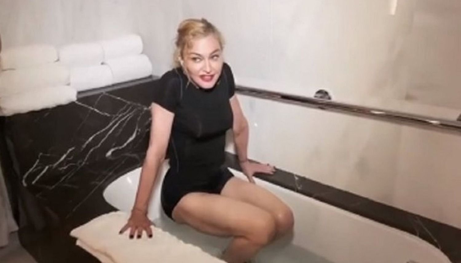Madonna se mostró tomando su propia orina como parte de su rutina de belleza