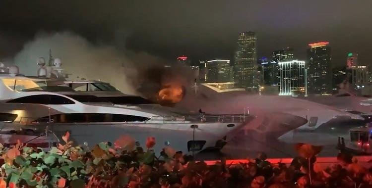 Un incendio destrozó el yate de siete millones de dólares de Marc Anthony