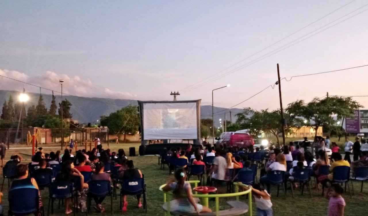 Intensa agenda del Cine Móvil por barrios y localidades del interior