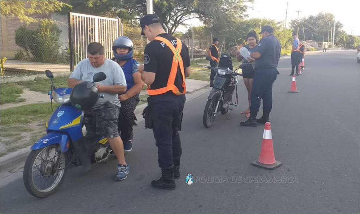 Operativos de control vehicular e identificación de personas en Capital y Fray Mamerto Esquiú