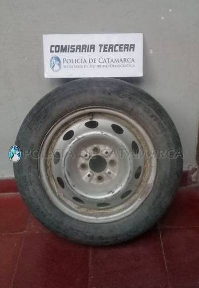 Aprehenden a un hombre y recuperan una rueda de auxilio sustraída en el sector este de la Capital