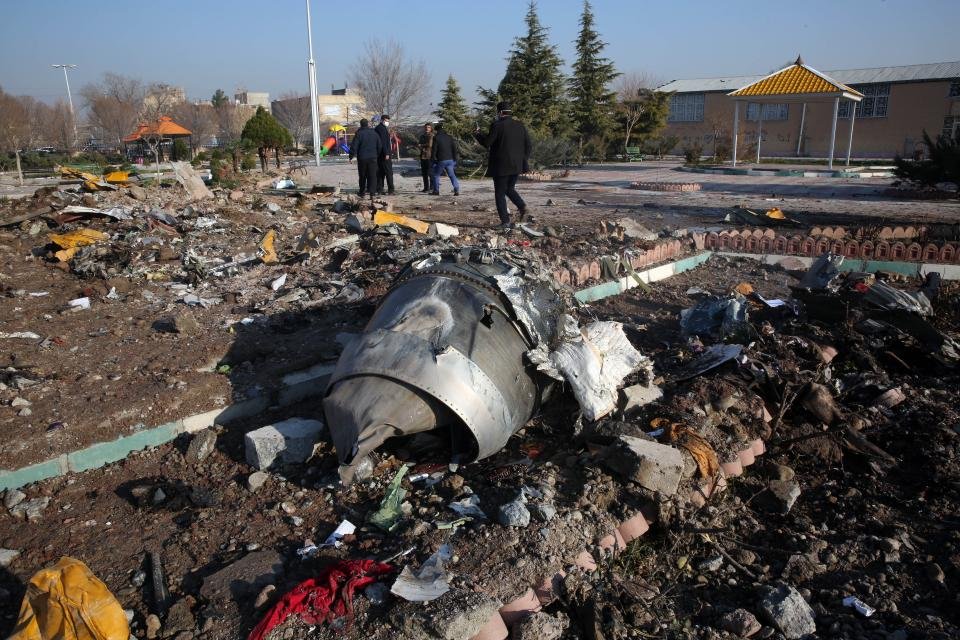 Un avión ucraniano se estrelló en Irán: murieron 176 pasajeros