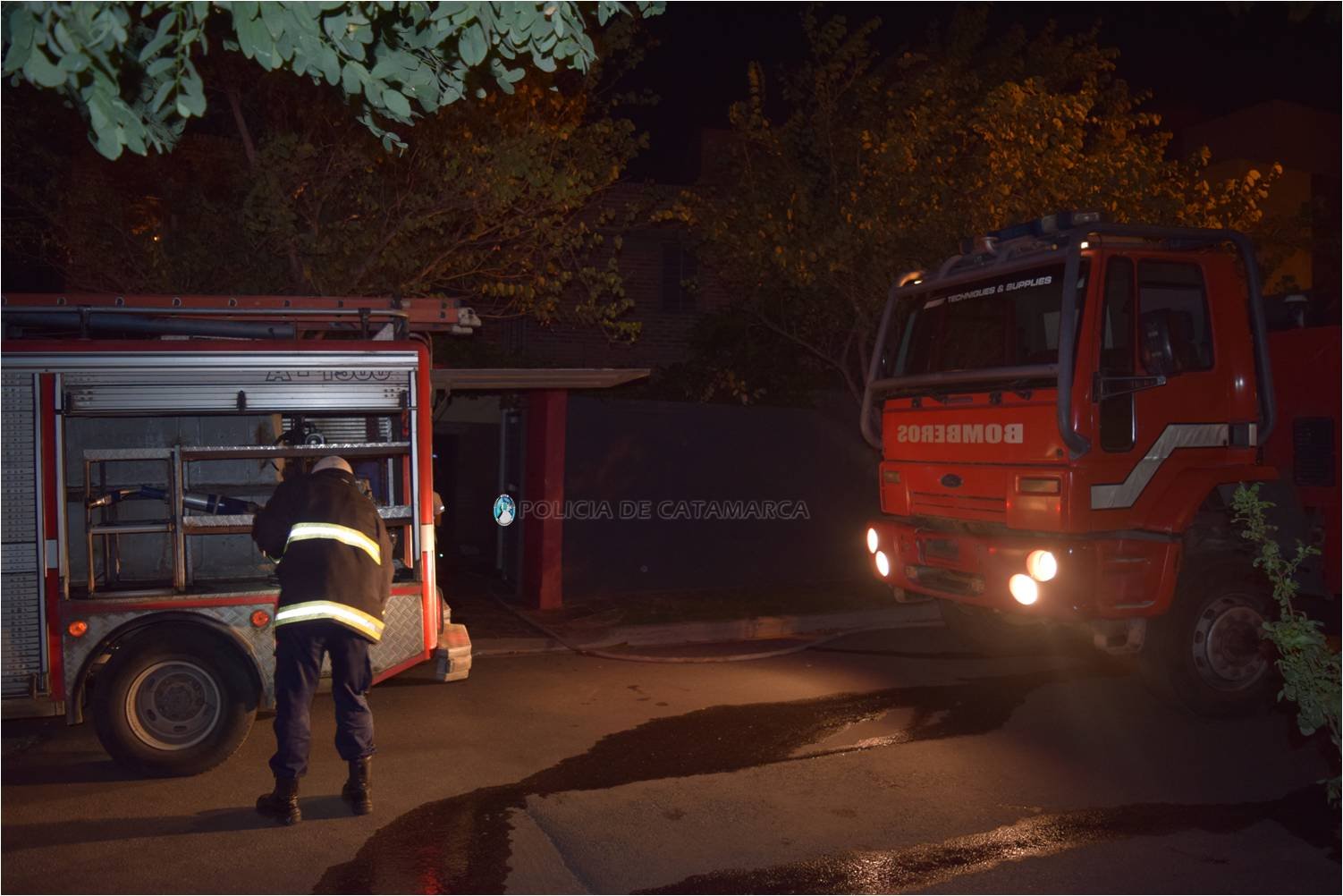 Policías sofocaron el incendio de una vivienda del sector oeste de la Capital