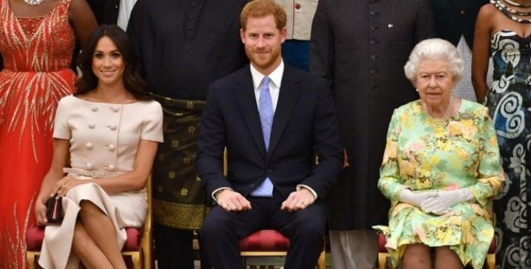 La reina Isabel II frenó las renuncias del príncipe Harry y Meghan Markle a la realeza
