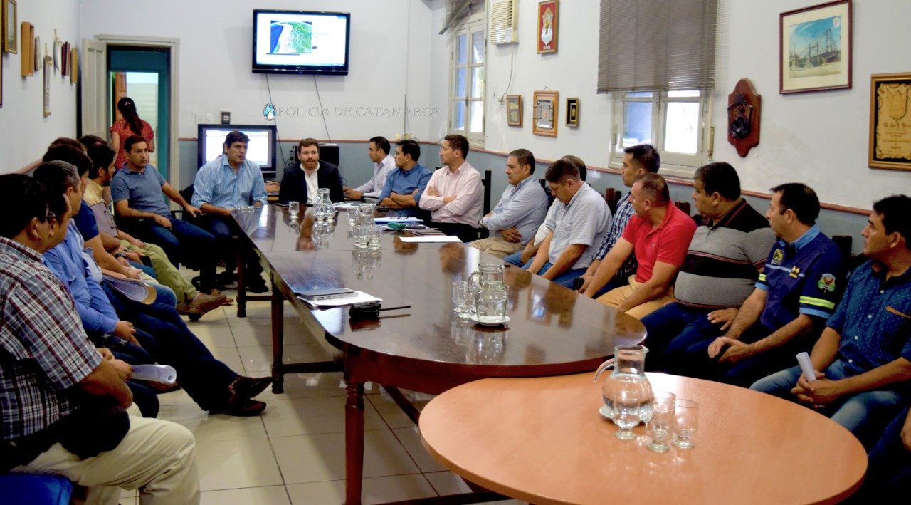 Reunión entre autoridades de la Cartera de Seguridad y de la Policía de la Provincia para la implementación de un nuevo sistema integrado de cámaras de seguridad en la Capital