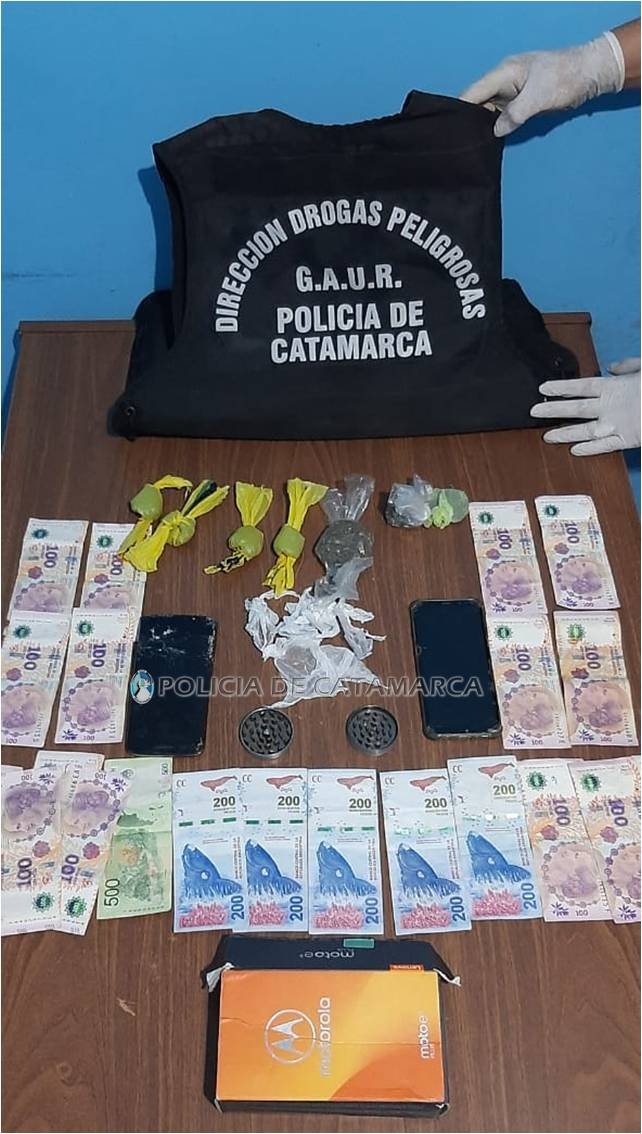 En Belén secuestran droga, teléfonos celulares, una moto, dinero en efectivo y aprehenden a cuatro personas sospechadas de quebrantar el aislamiento social, preventivo y obligatorio por el Coronavirus