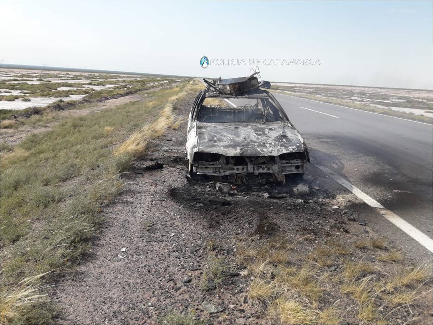 Voraz incendio de un automóvil en La Paz