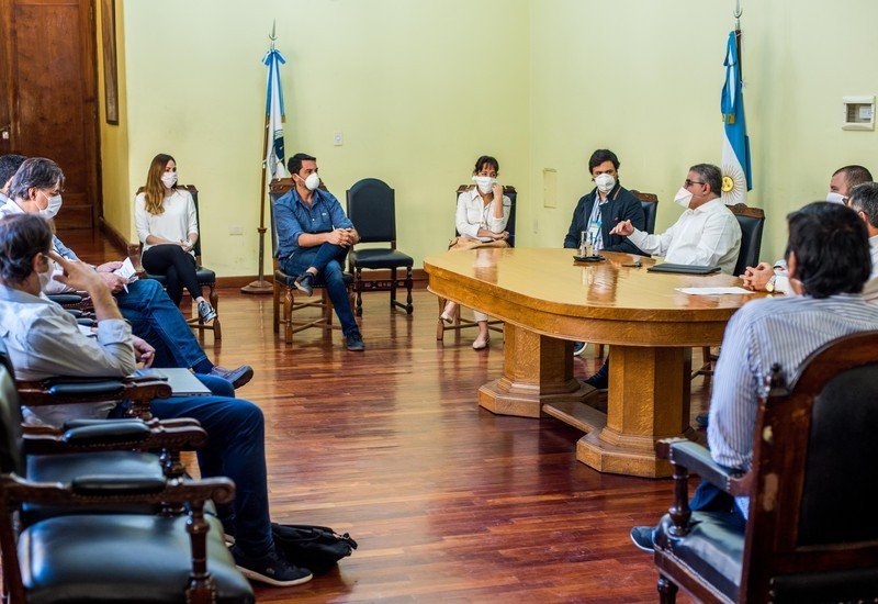 Raúl recibió al sector privado para coordinar líneas de crédito, medidas para el transporte y evaluar impuestos