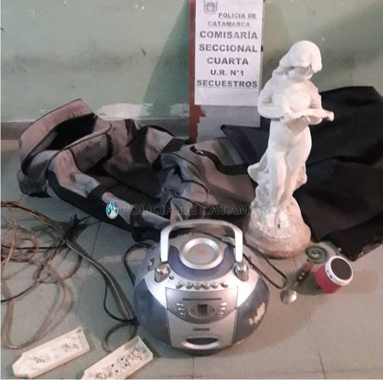 Aprehenden a un joven y recuperan varios elementos sustraídos