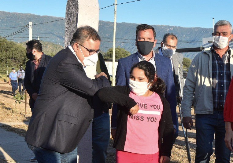 Raúl entregó 30 nuevas viviendas en Valle Viejo