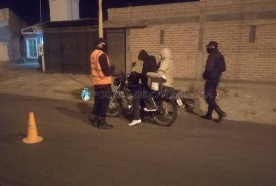 Operativos de control vehicular e identificación de personas en Capital y Valle Viejo