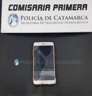 Detienen a un joven y recuperan un teléfono celular sustraído