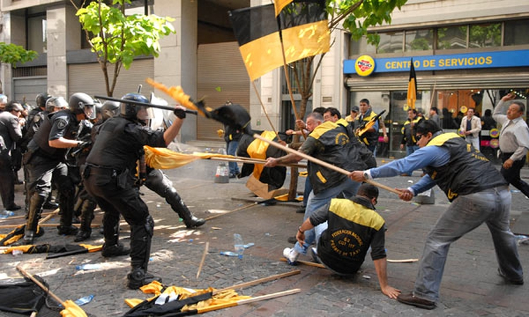 Tres gremios deberán indemnizar a un policía agredido en una manifestación