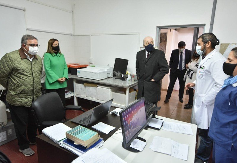 El gobernador Raúl Jalil recorrió el Laboratorio Satélite Forense del Poder Judicial