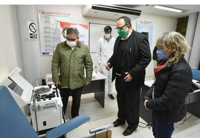 El Gobernador Raúl Jalil recorrió el Banco Central de Sangre
