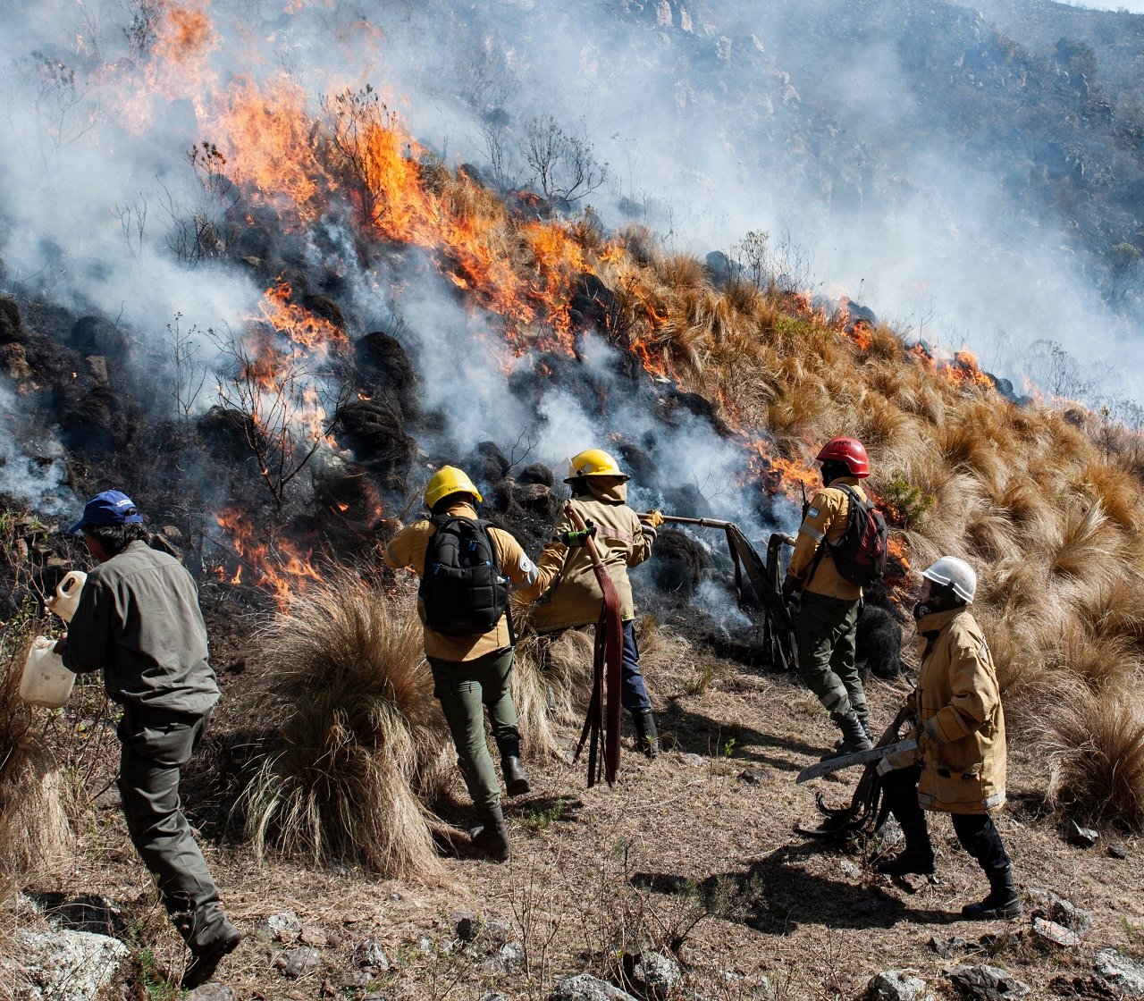 Luego de cuatro días, declaran “circunscripto” el incendio del cerro Ancasti